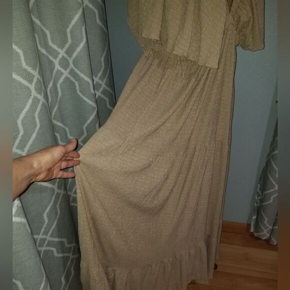 Summer V-Neck, Tiered Silhouette with Flutter Sleeves Maxi Dress - Picture 7 of 13